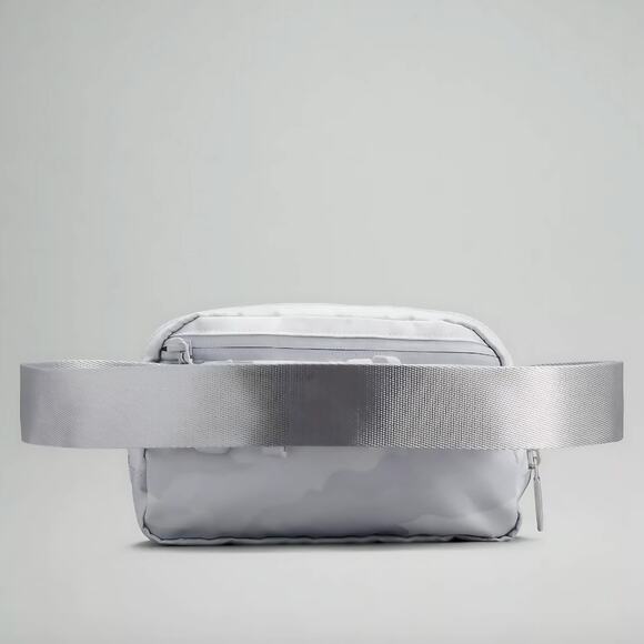 Lululemon Everywhere Crossbody Belt Bag 1L - Gray Camo - Picture 2 of 5